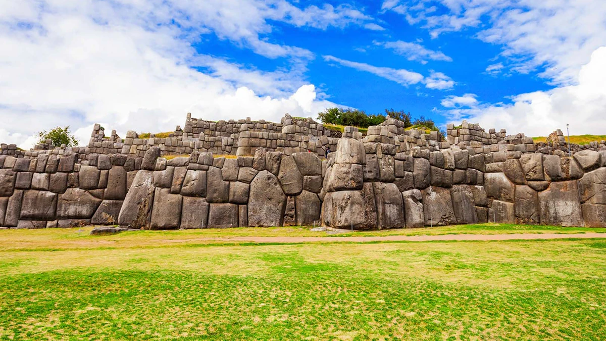 Sacsayhuaman Fortress | TreXperience