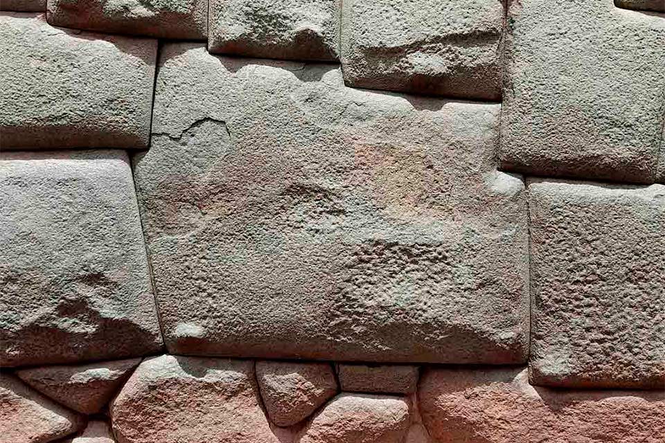 12 angled stone | TreXperience