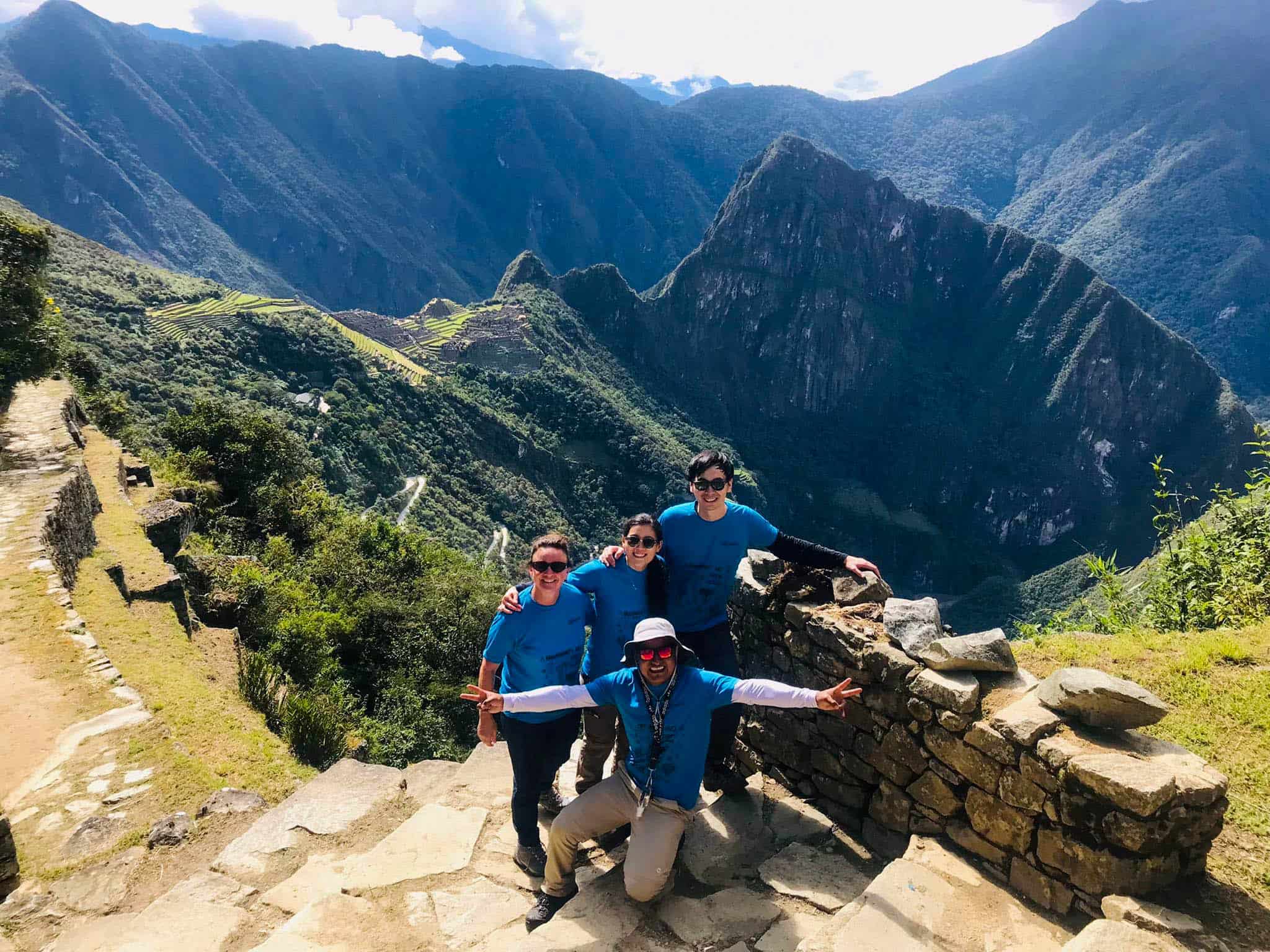 Primera vista de Machu Picchu desde Intipunku durante el tour privado del Camino Inca