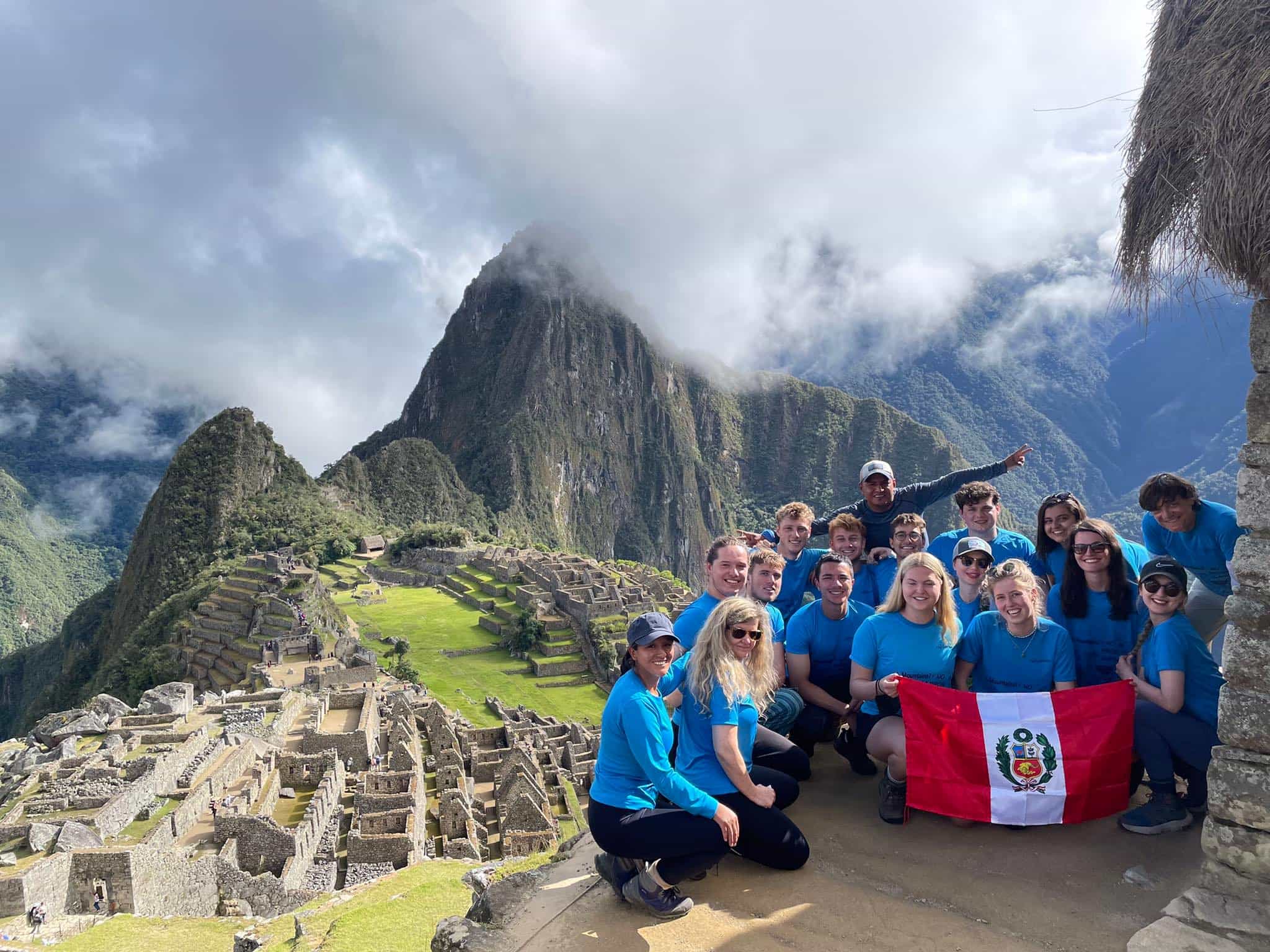 Excursionistas en Machu Picchu después del Camino Inca Privado