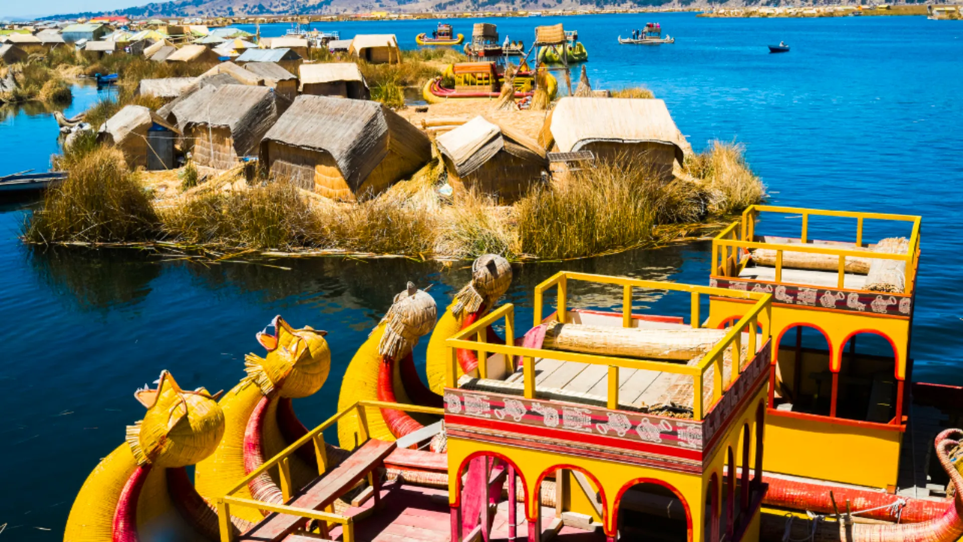 The magic of the Floating Islands of Peru | TreXperience