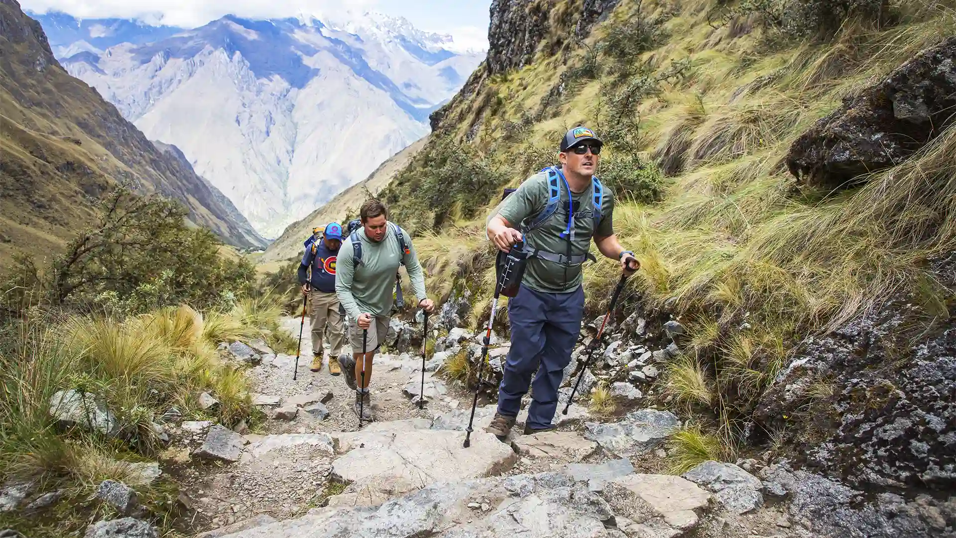 how to use trekking poles | TreXperience
