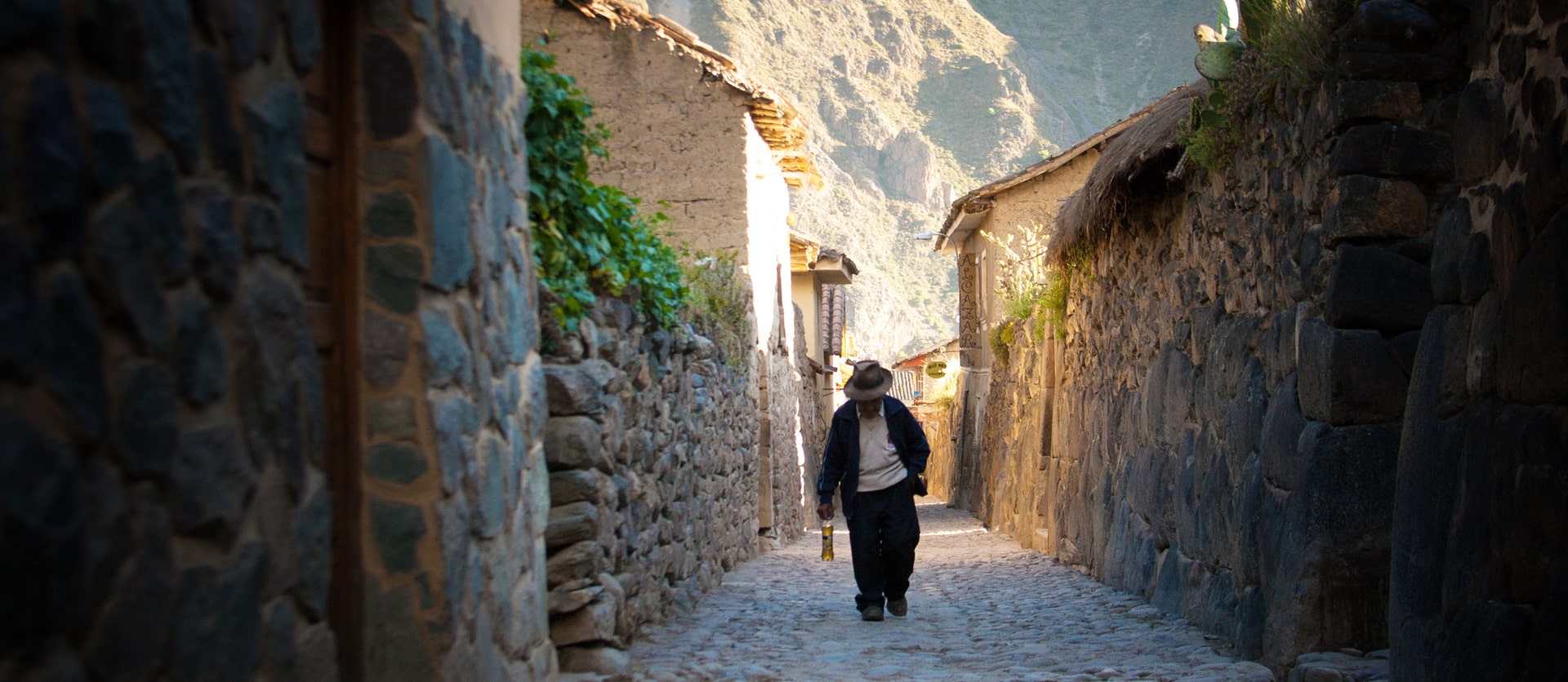 ollantaytambo-streets-sacred-valley-inca-trail-tours-trexperience-peru