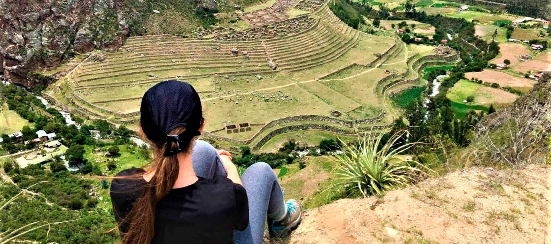 Vista de Llaqtapata en el dia 1 del Camino Inca 7 dias