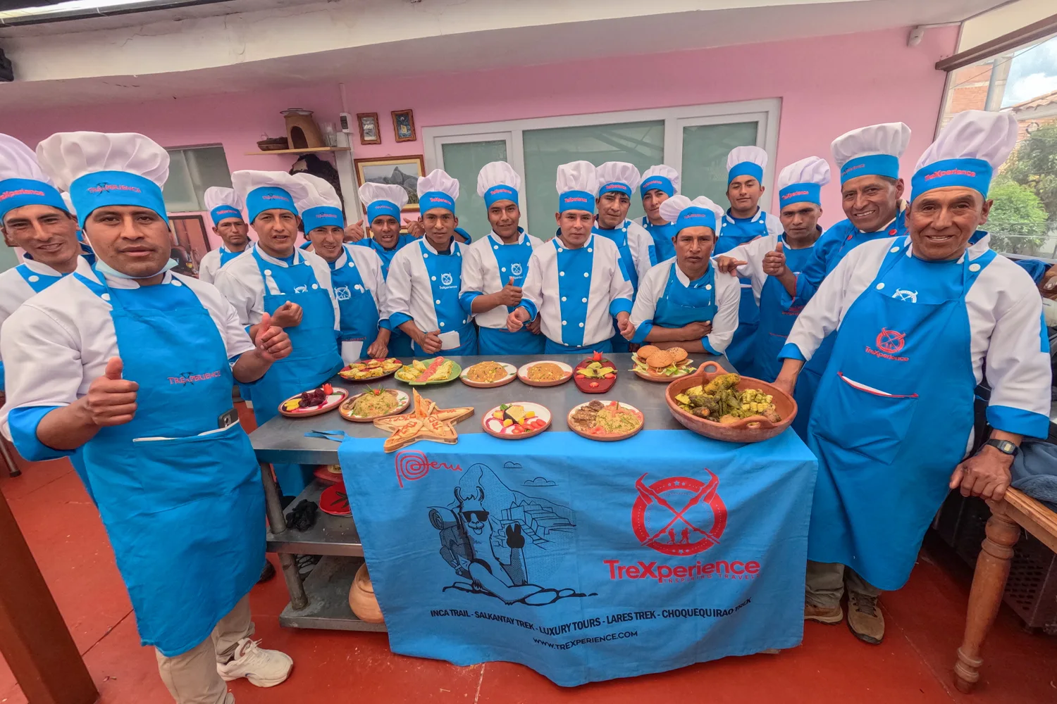 Capacitacion del equipo de cocina de TreXperience para el Camino Inca