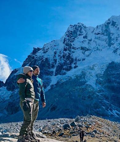 Hikers at the top of Salkantay Pass during the Salkantay Trek 4 days tour