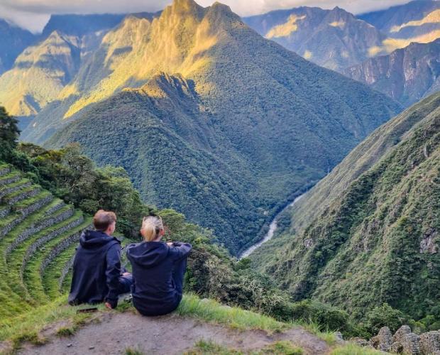 Short Inca Trail to Machu Picchu with Hotel & Vistadome Train