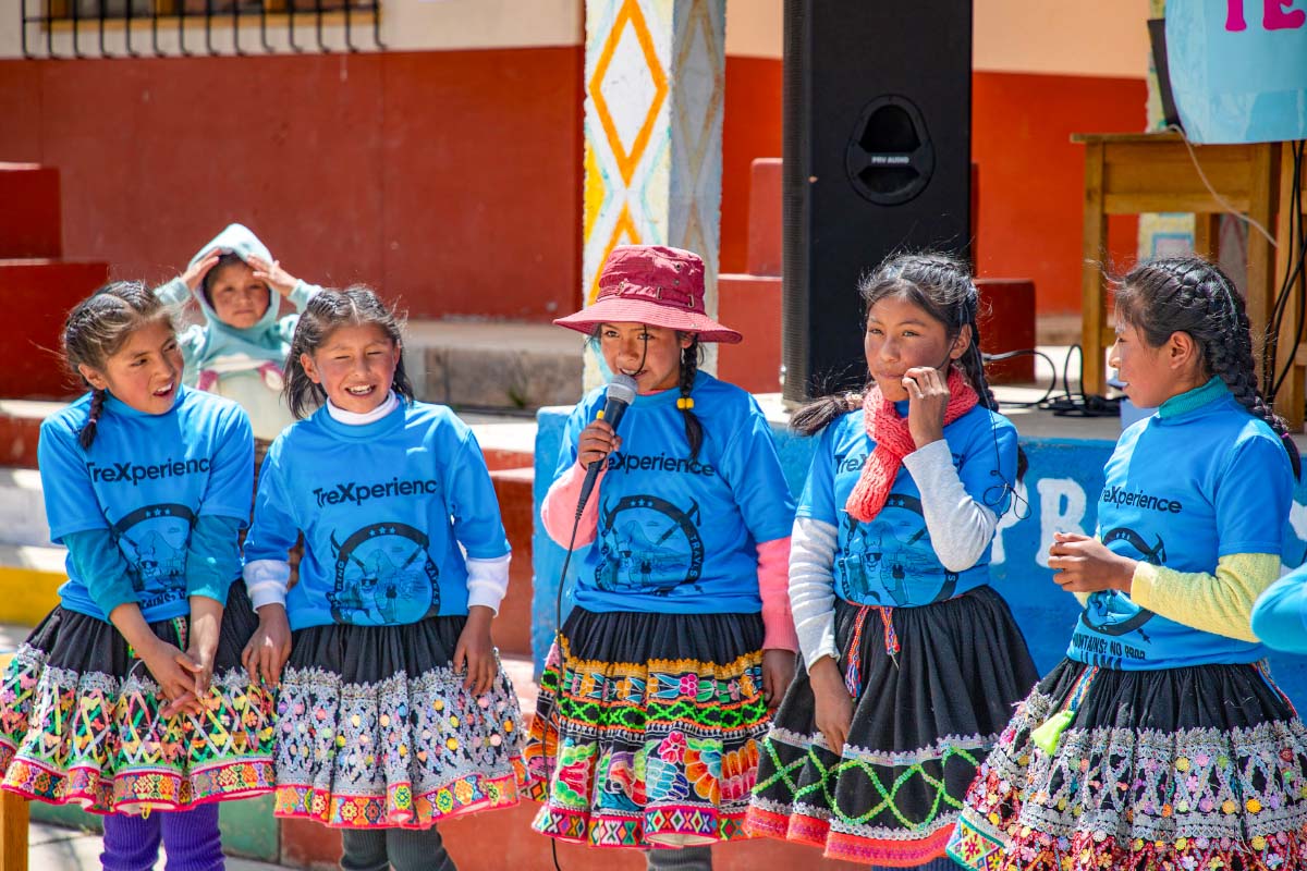  Andean girls singing during a community activity | TreXperience
