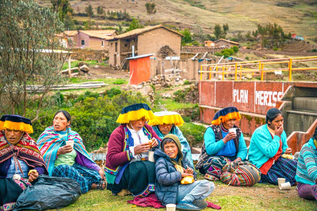 Niños degustando de un delicioso chocolante caliente | TreXperience