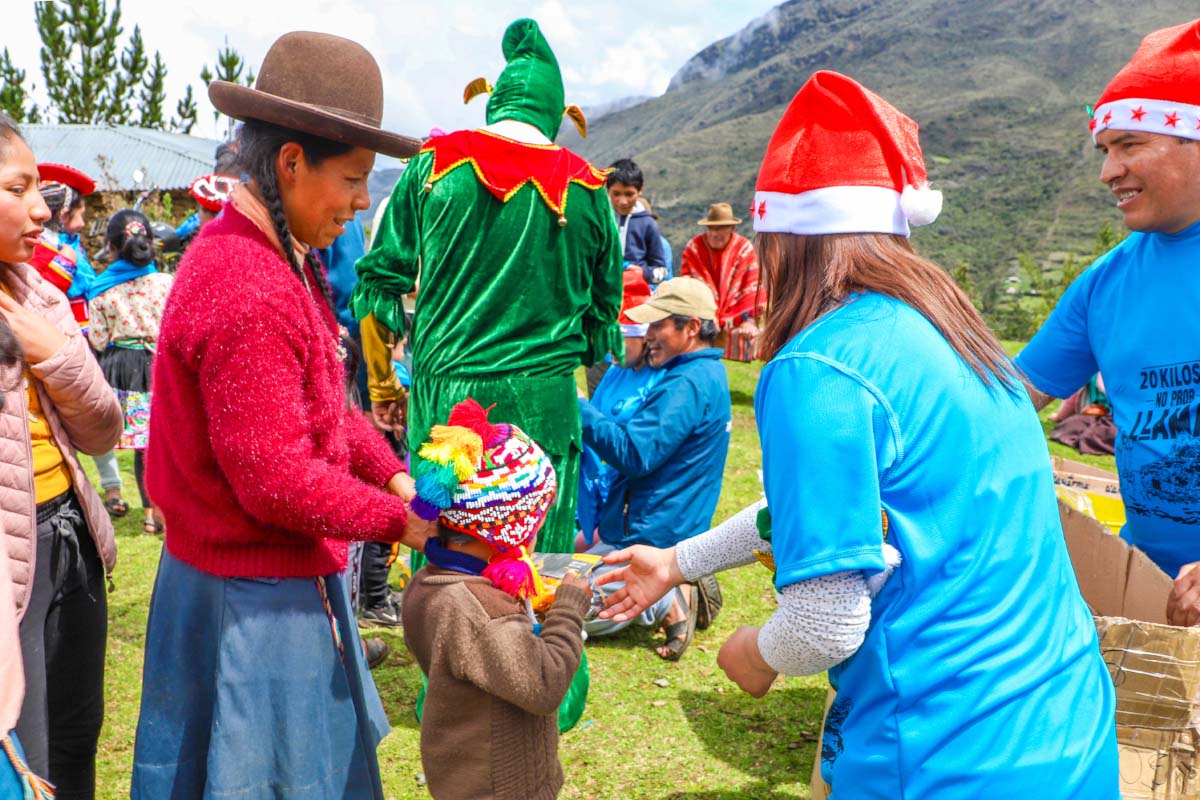 Repartición de juguetes a niños de Huacahuasi | TreXperience