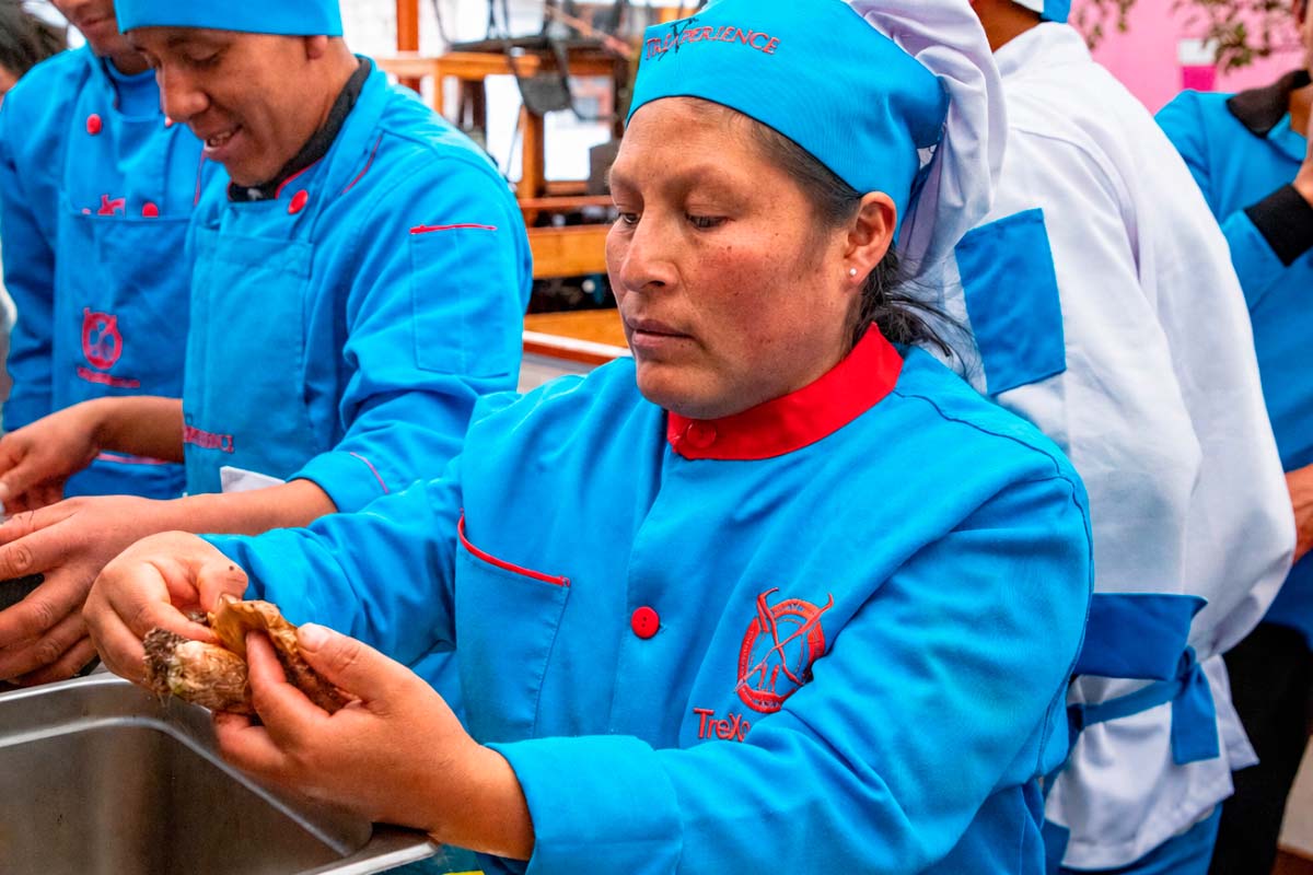 TreXperience female cook preparing food during a tour | TreXperience