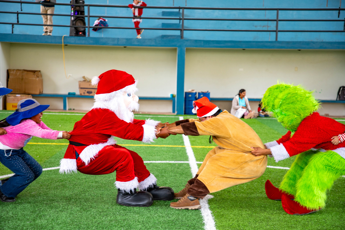 Juegos de competición con Papa Noel y el Grinch | TreXperience