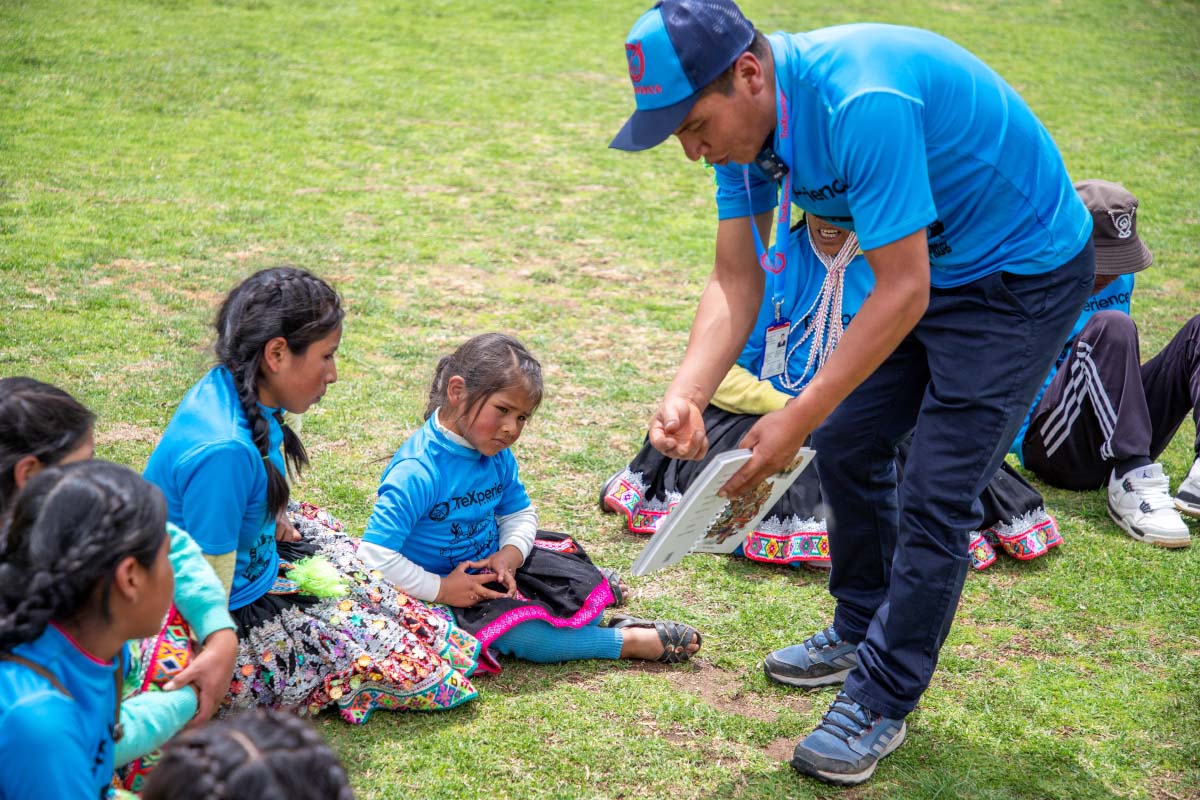 TreXperience guide explaining the Inca history to Patapallpa girls | TreXperience