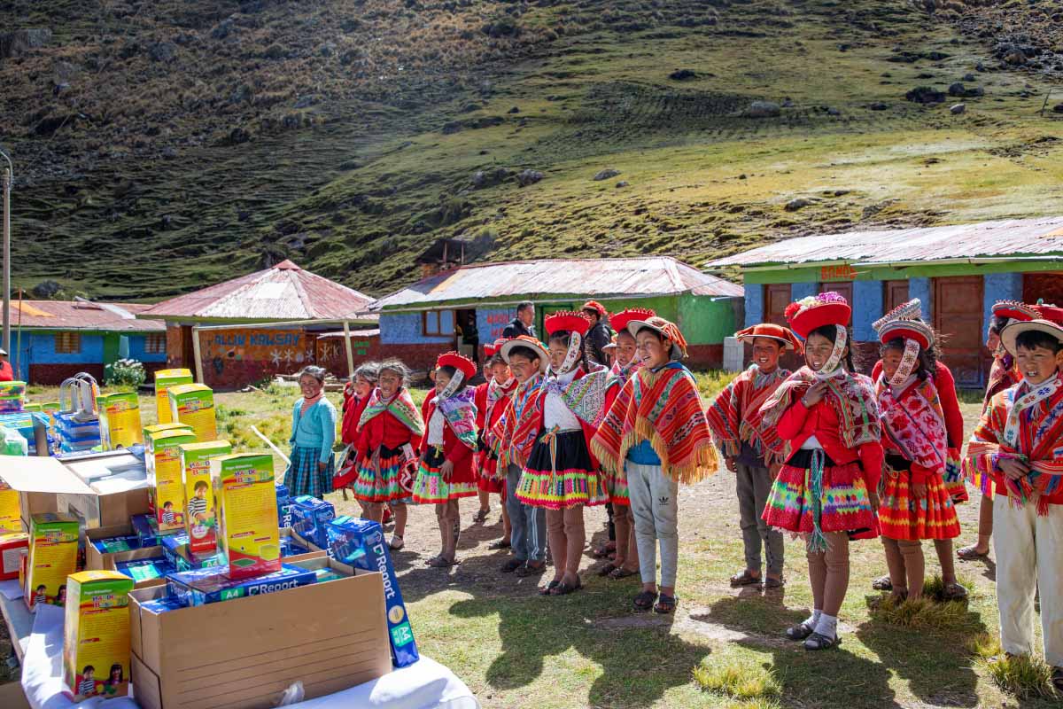 Qelqanqa children thanking TreXperience for donations