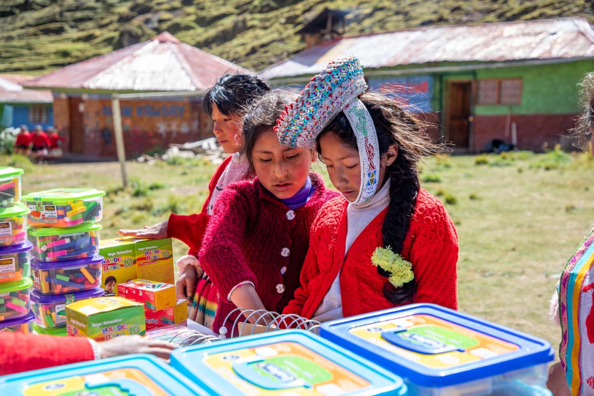 Qelqanqa girls investigating the interactive educational games | TreXperience