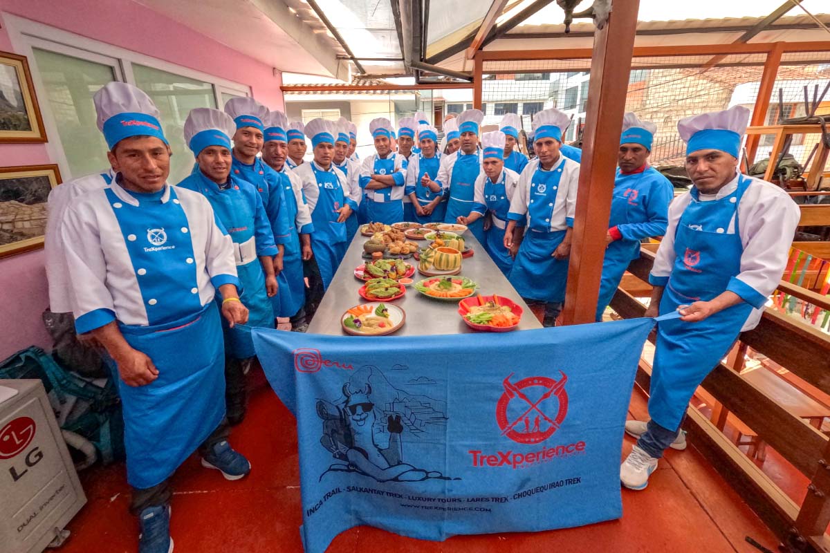 TreXperience's team of cooks with the agency's banner TreXperience's team of cooks with the agency's banner