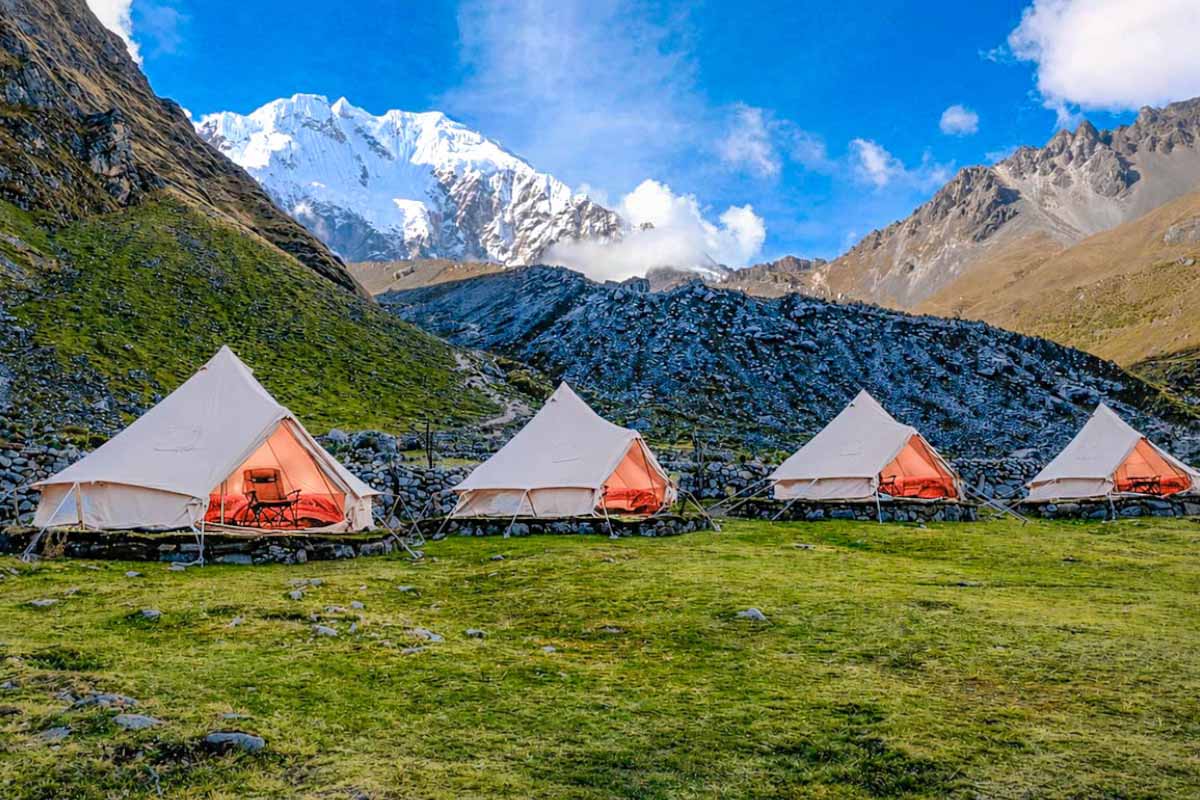 Salkantay Glamping Camp in front of snowy mountains Several glamping tents in Salkantay | TreXperience