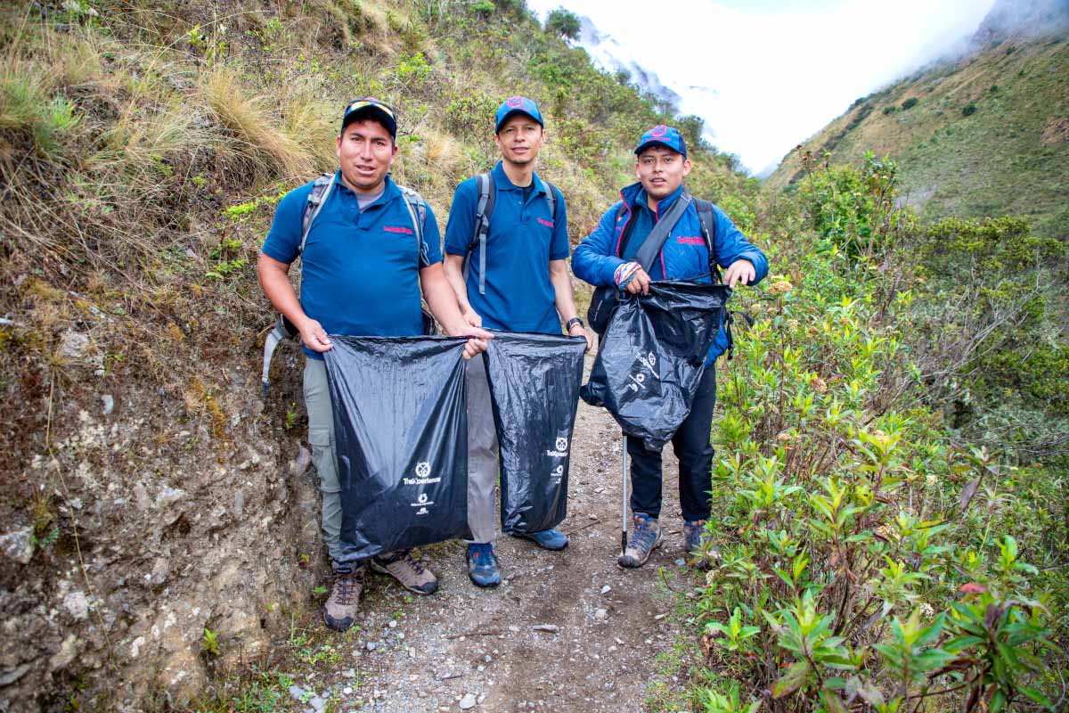 Trexperience staff with solid waste bags Trexperience staff with solid waste bags