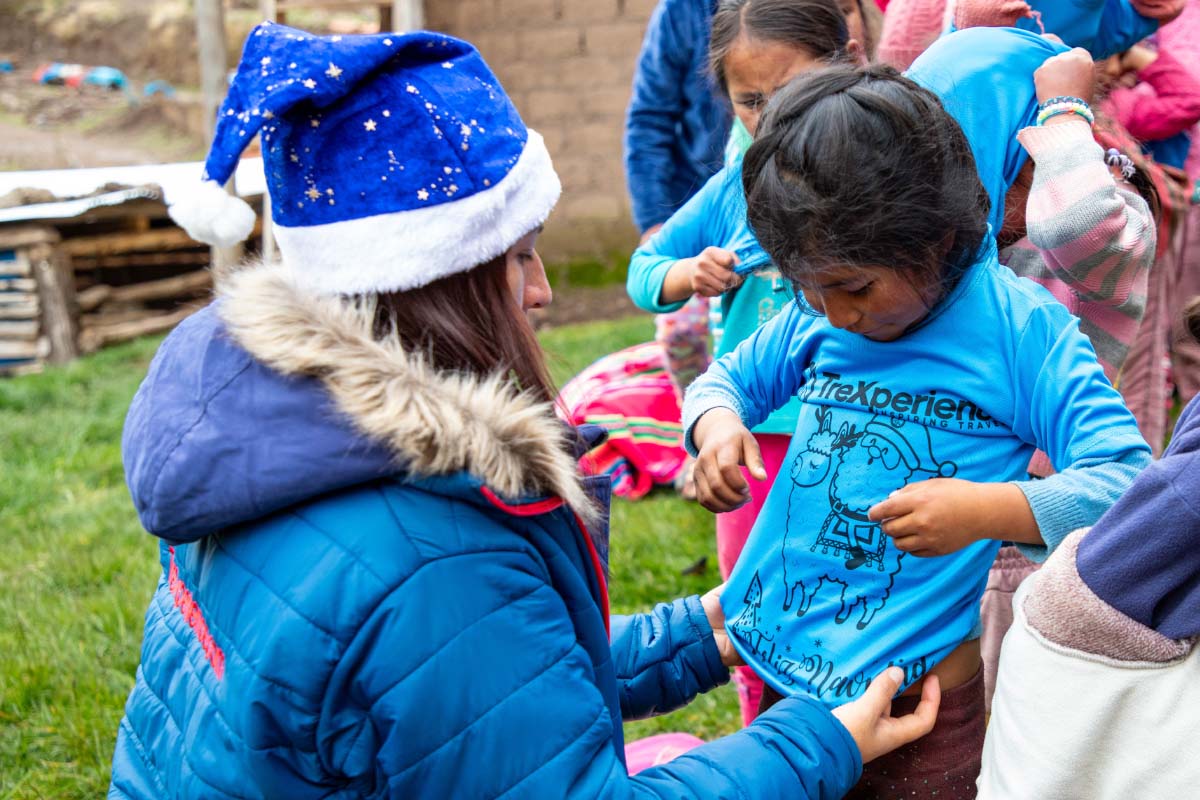 TreXperience woman putting a T-shirt on a little girl | TreXperience