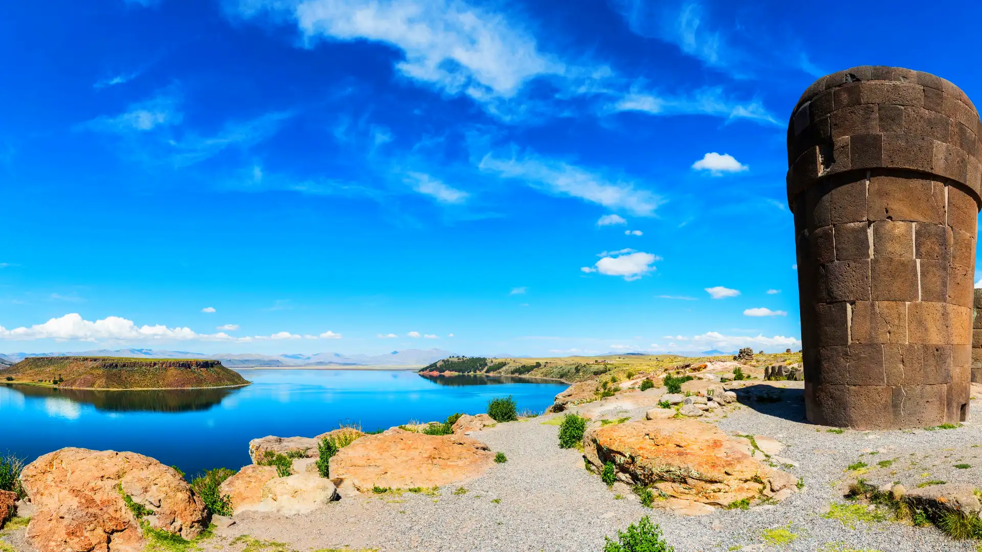 Chullpa and Umayo Lake | TreXperience