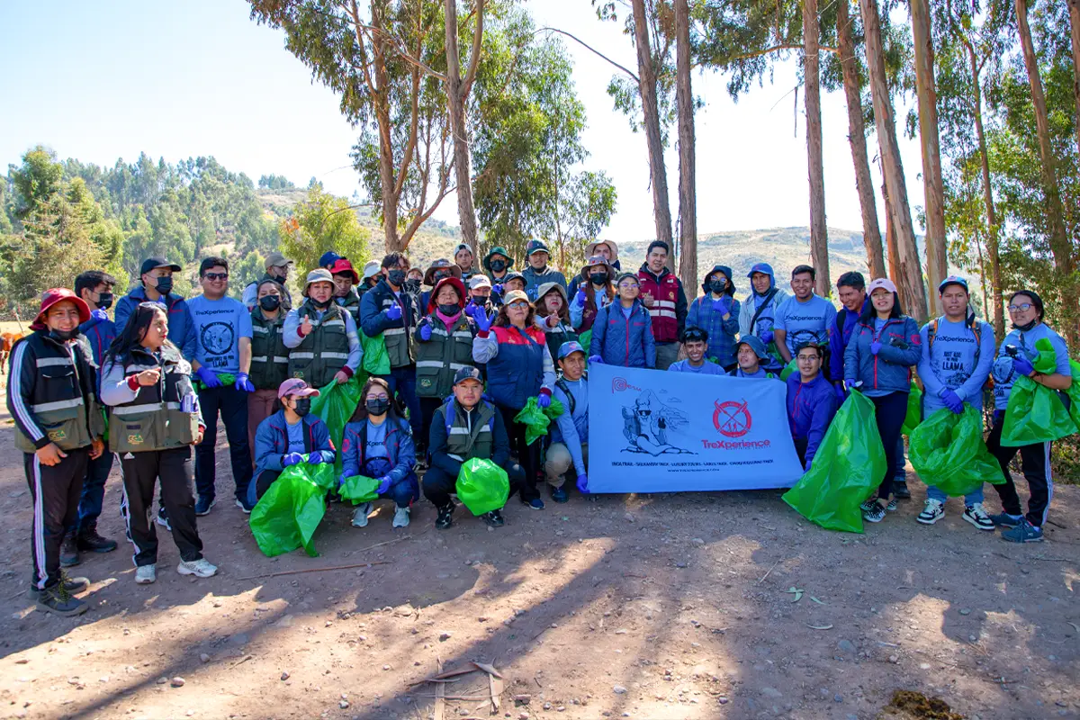 Campaña de Limpieza Sacsayhuaman con TreXperience | TreXperience