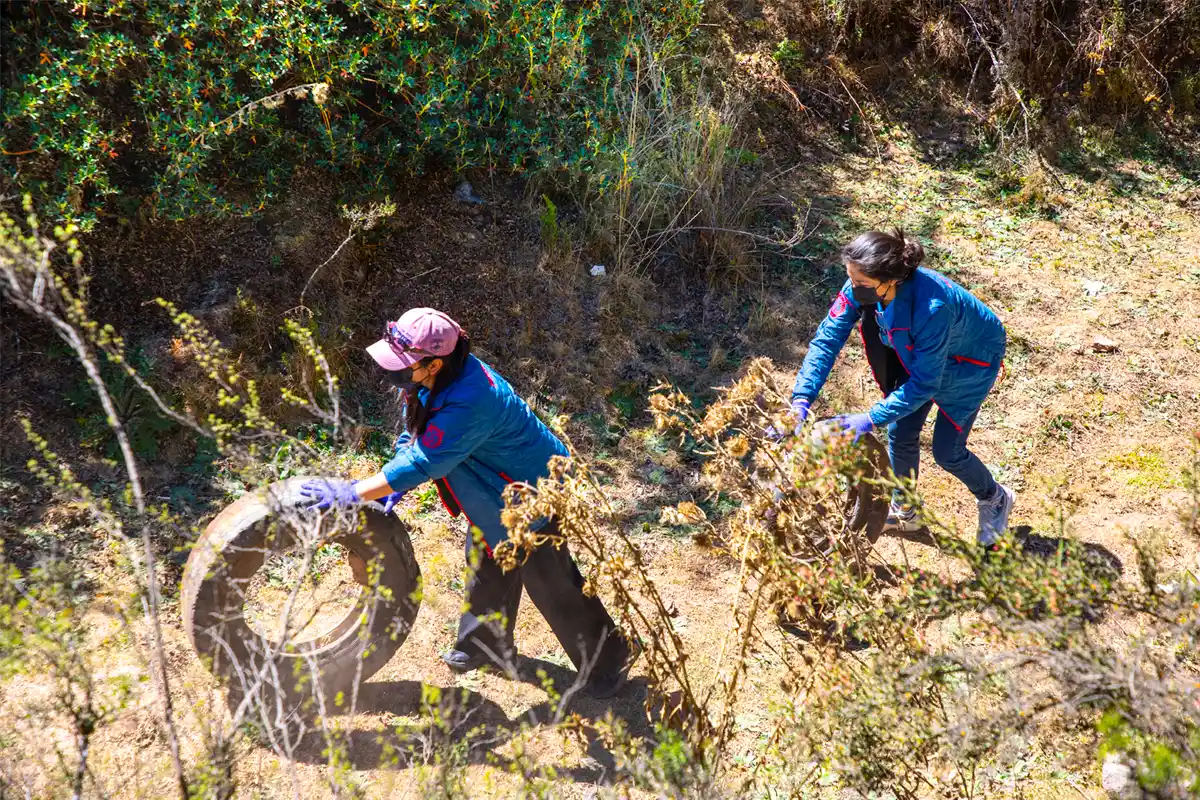 TreXperience: Campaña de Limpieza Sacsayhuaman | TreXperience