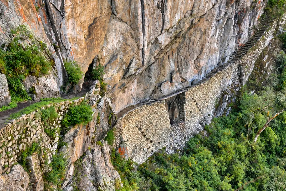 Puente inca de Machu Picchu Puente inca de Machu Picchu | TreXperience