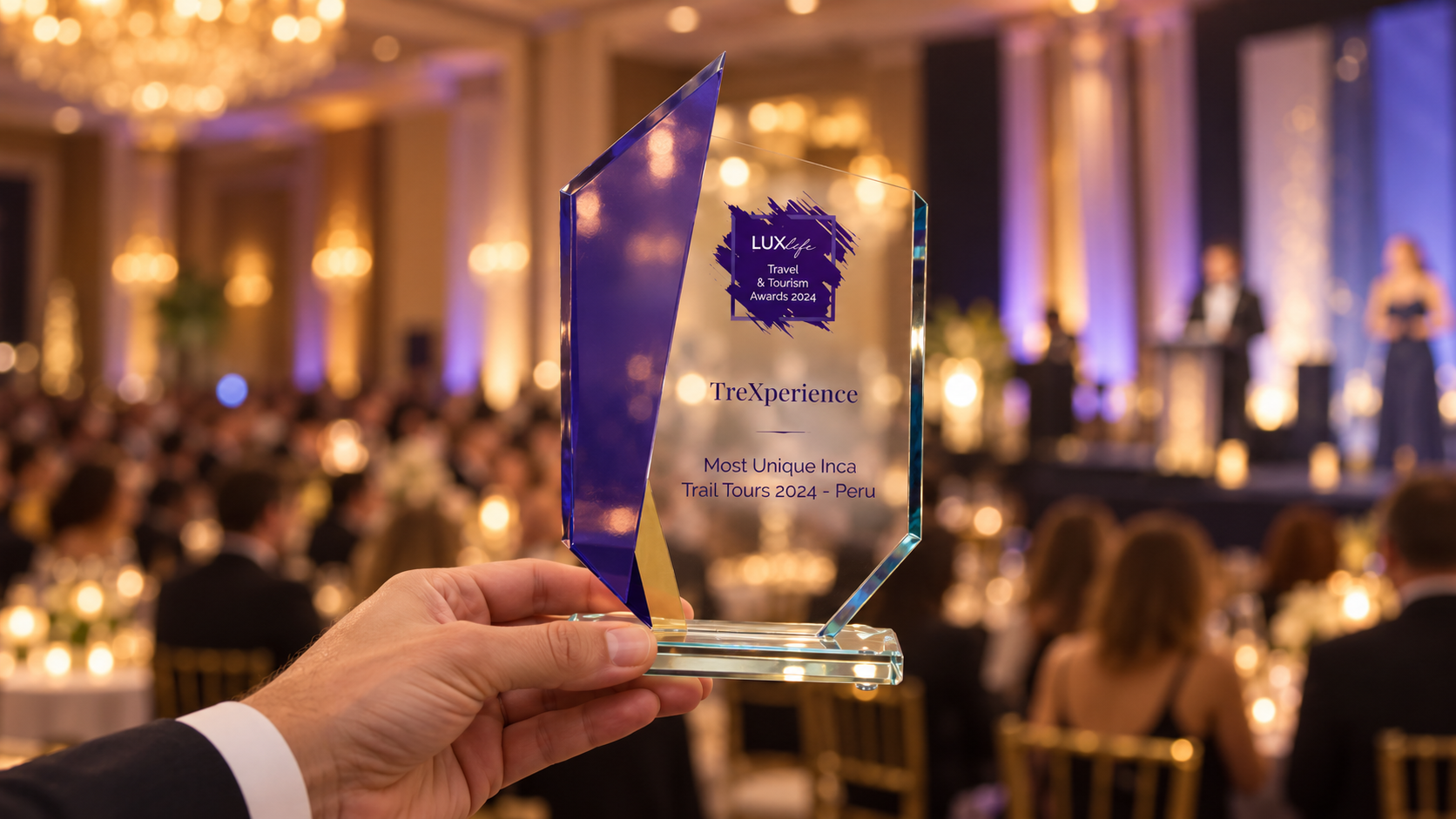 Premio LuxLife 2024 en medio de la gala | TreXperience Premio LuxLife 2024 en medio de la gala | TreXperience