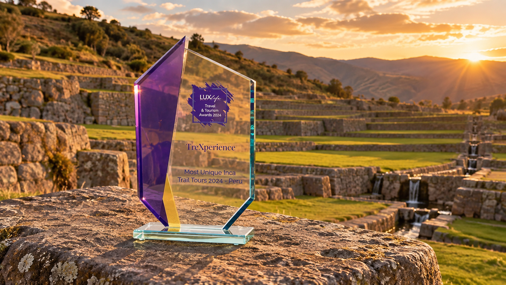 Premio LuxLife 2024 con el sitio Inca de Tipón de fondo | TreXperience Premio LuxLife 2024 con el sitio Inca de Tipón de fondo | TreXperience