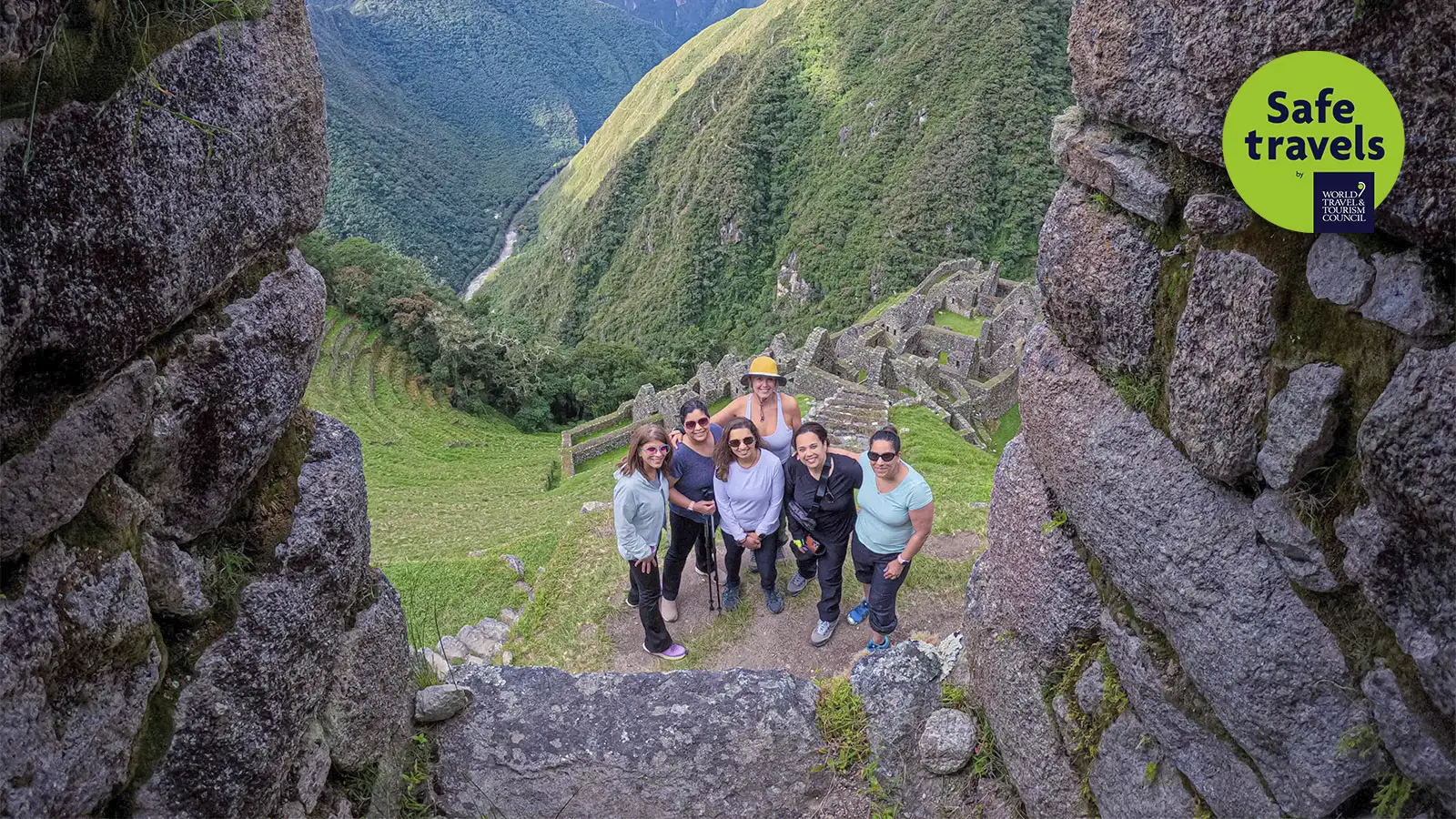 Trexperience group in Wiñay Wayna with the safe travels seal