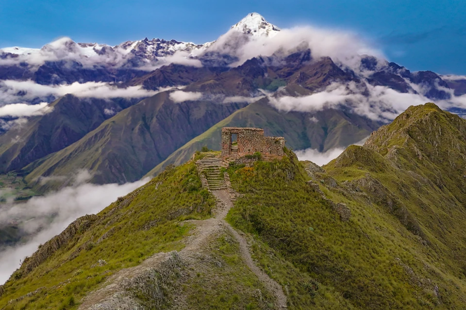 Inti Punlu y vista a la Montaña Veronica Inti Punlu y vista a la Montaña Veronica