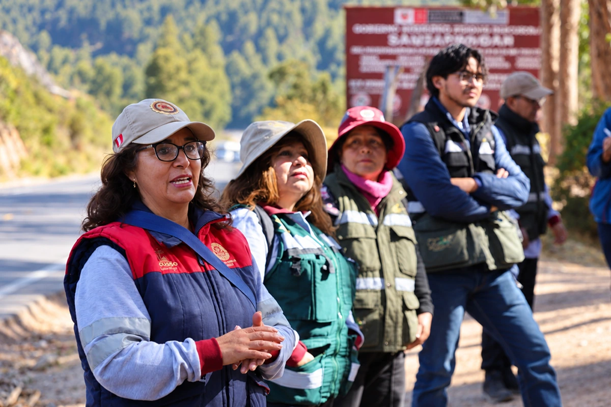 Environmental and Cultural Awareness Talk During the TreXperience Sacsayhuaman Cleanup Campaign Environmental and Cultural Awareness Talk During the TreXperience Sacsayhuaman Cleanup Campaign | TreXperience