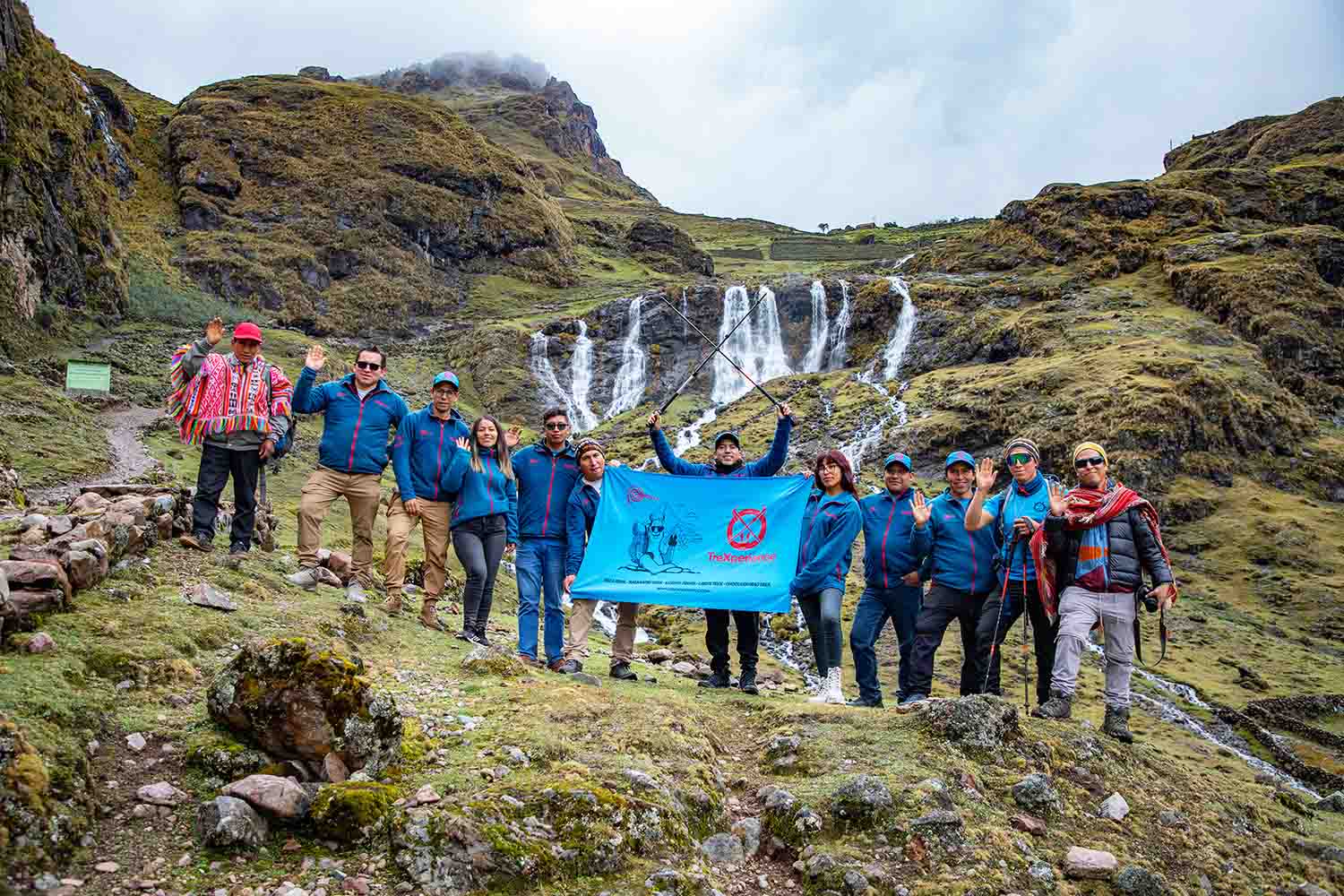 Equipo de TreXperience en las 7 Cataratas de Lares | TreXperience