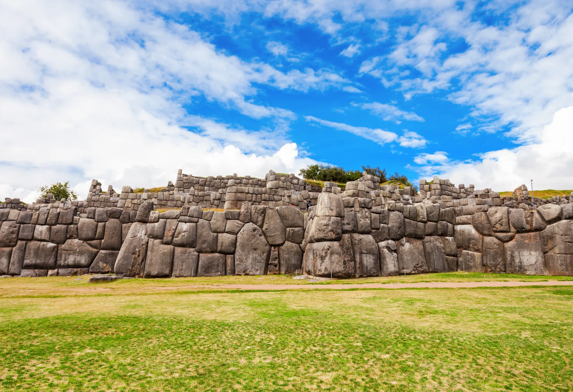 Inca fortress of Sacsayhuamán in "Transformers: The Awakening of the Beasts", the new installment of the successful science fiction franchise | TreXperience