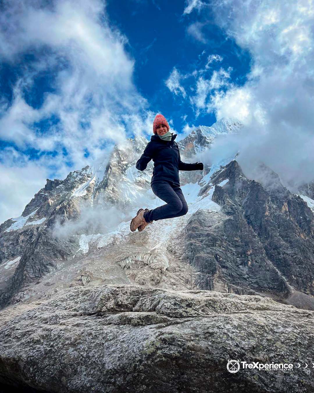 A women in the Salkantay Pass | TreXperience