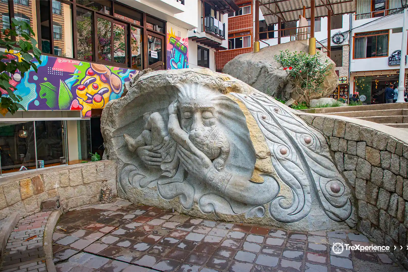 Stone sculptures in Machu Picchu Pueblo | TreXperience