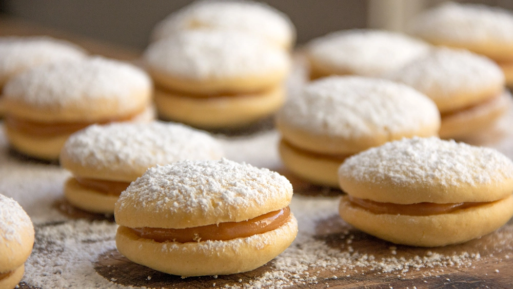 Peruvian alfajores - 10 Peruvian Desserts You Need to Try | TreXperience