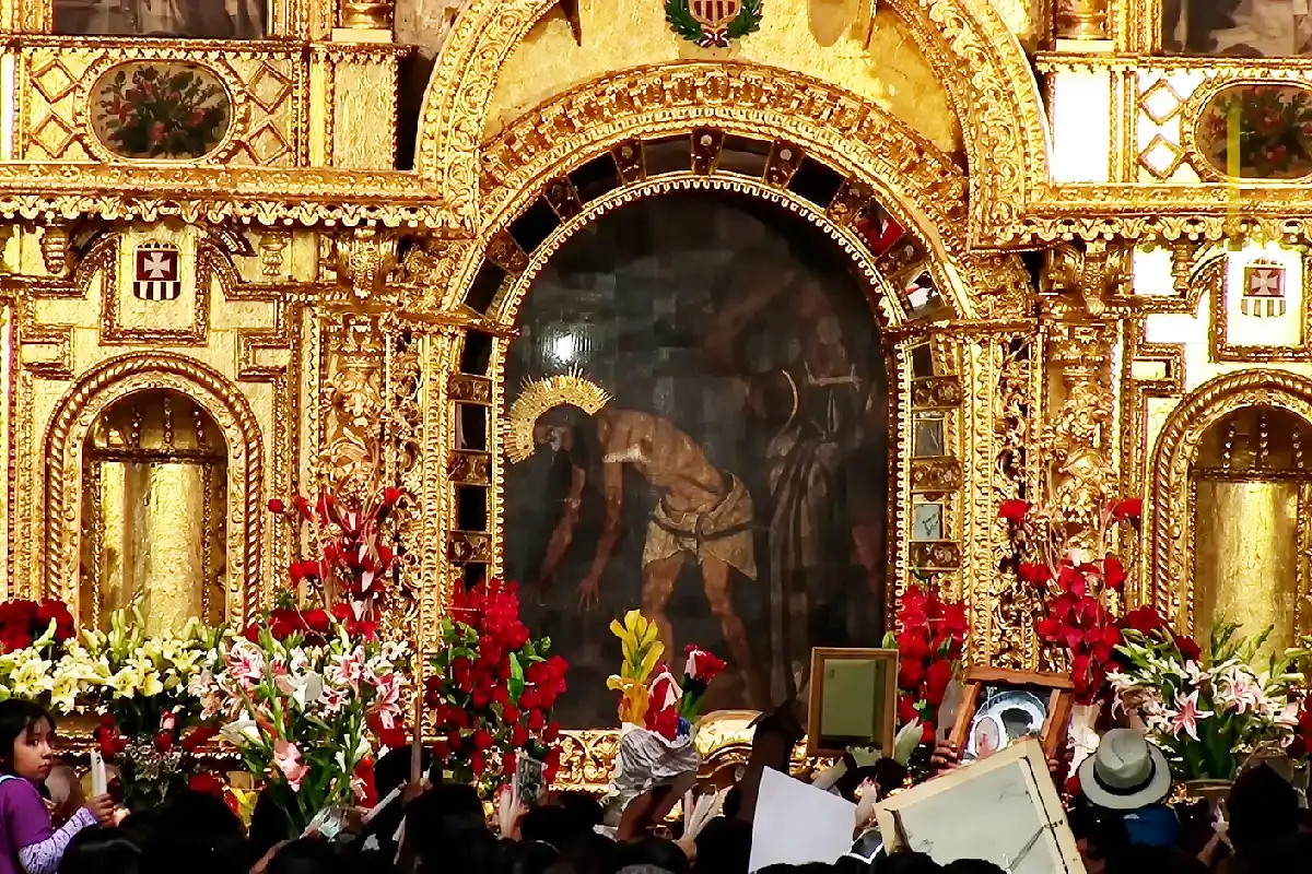 Altar principal de la pintura del Señor de Huanca | TreXperience Altar principal de la pintura del Señor de Huanca | TreXperience