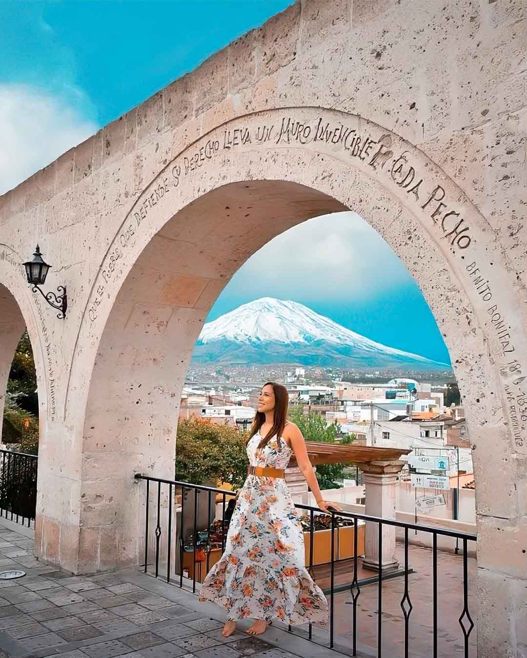 Una mujer en el mirador de Arequipa | TreXperience