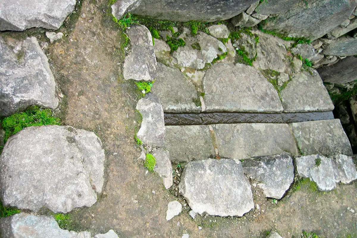 builder machu picchu water channel | TreXperience