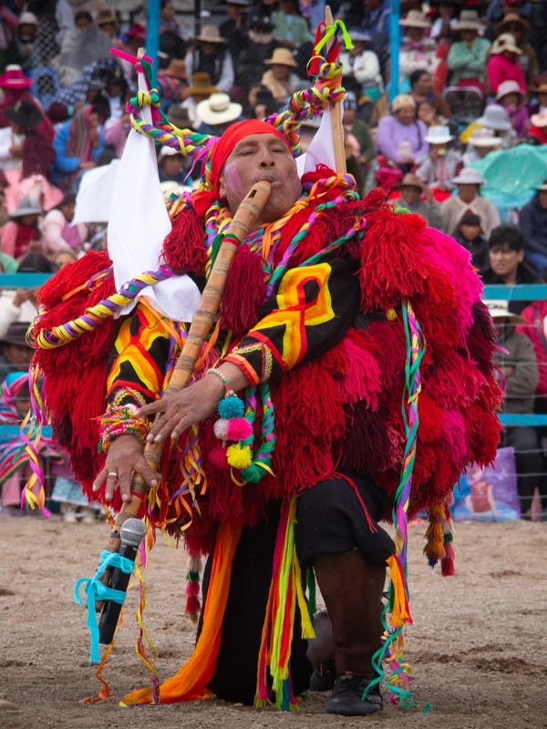 Presentacion de danza Hatun Pukllay en Espinar Persona bailando Hatun Pukllay | TreXperience