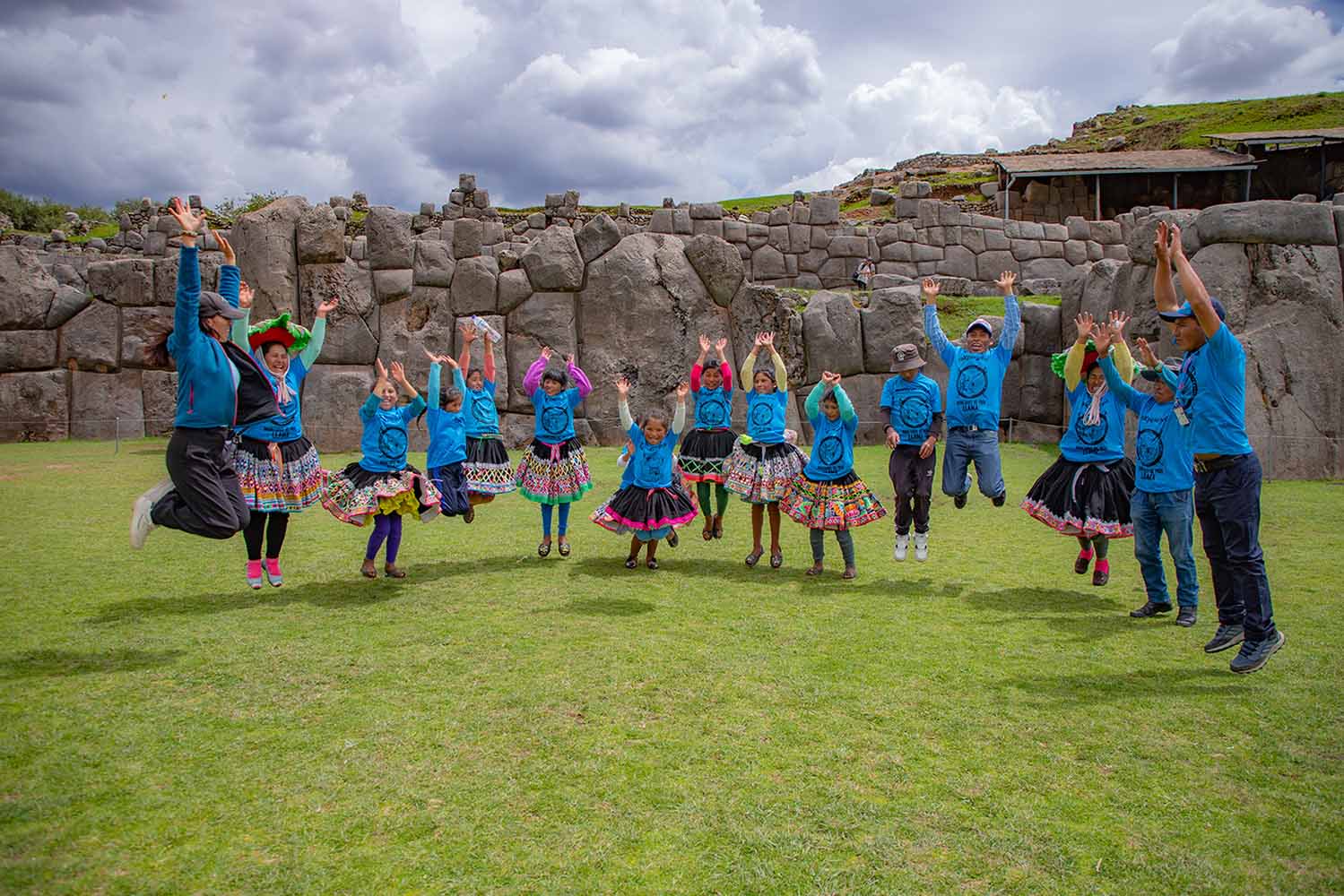 Children from Ocongate in Sacsayhuaman | TreXperience