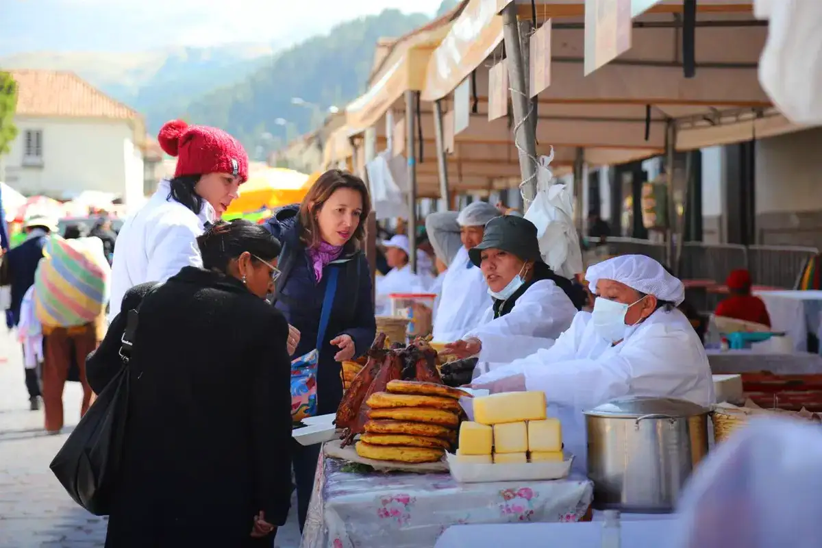 A woman buying a plate of chiriuchu in Cusco | TreXperience A woman buying a plate of chiriuchu in Cusco | TreXperience