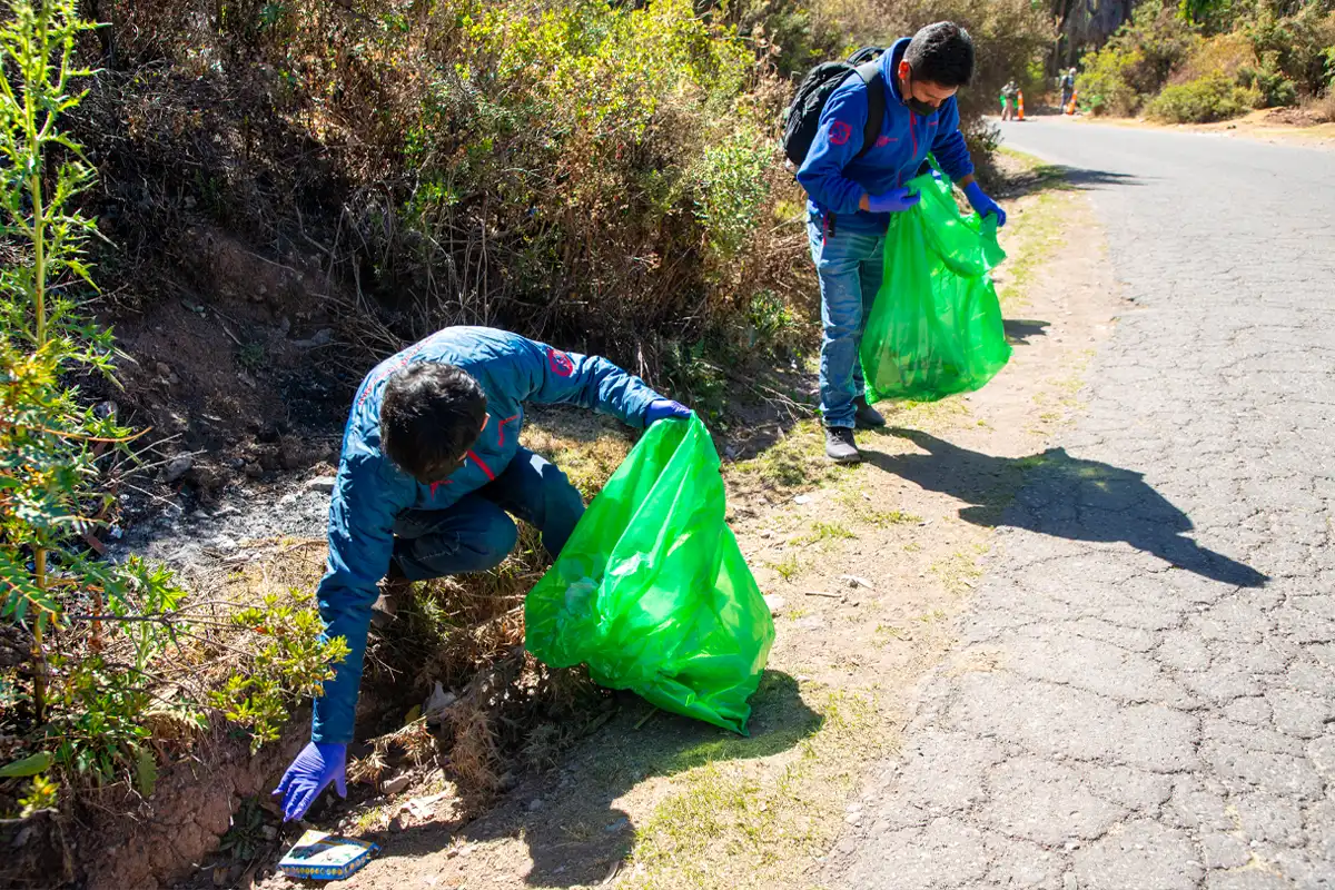 Sacsayhuaman Archaeological Park Cleanup Led by TreXperience Sacsayhuaman Archaeological Park Cleanup Led by TreXperience | TreXperience