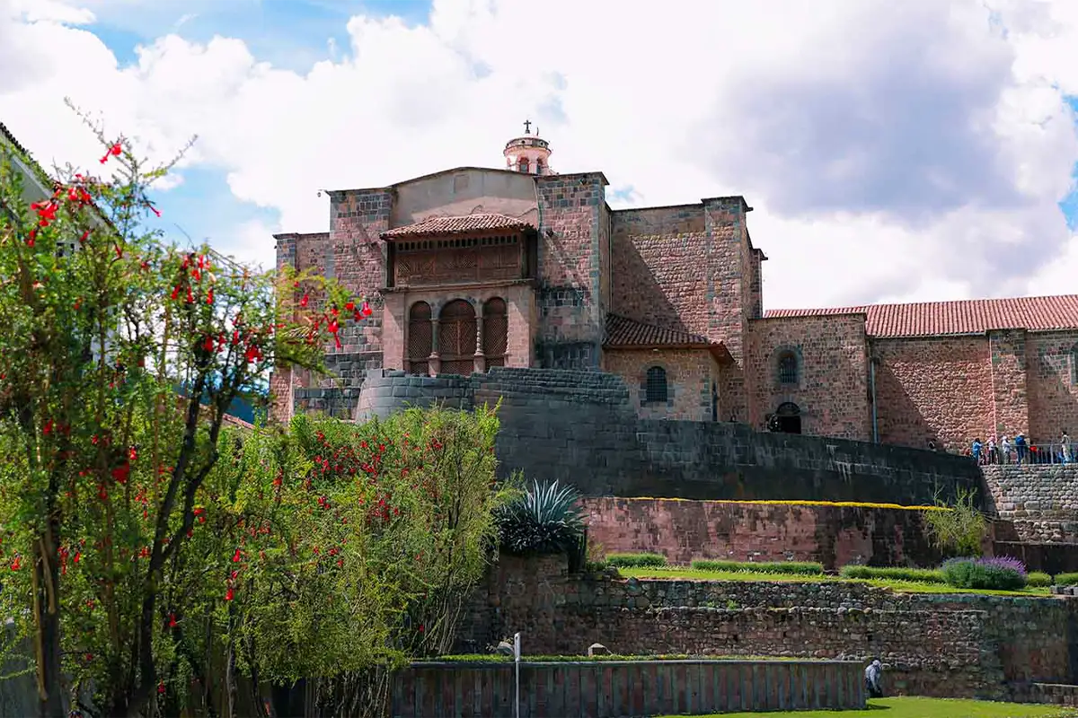 Santo Domingo Church Built Over the Remains of Coricancha | TreXperience Santo Domingo Church built over the remains of Coricancha | TreXperience