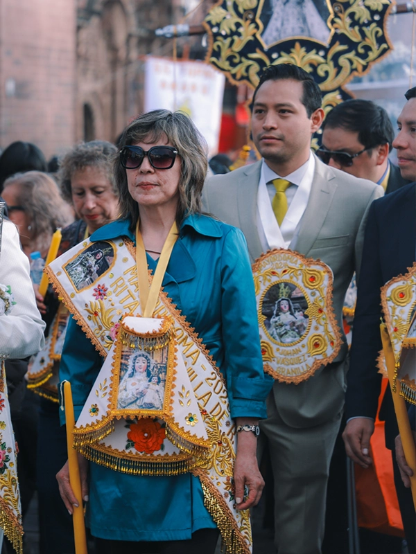 Corpus Christi mayordomos with devotees | TreXperience