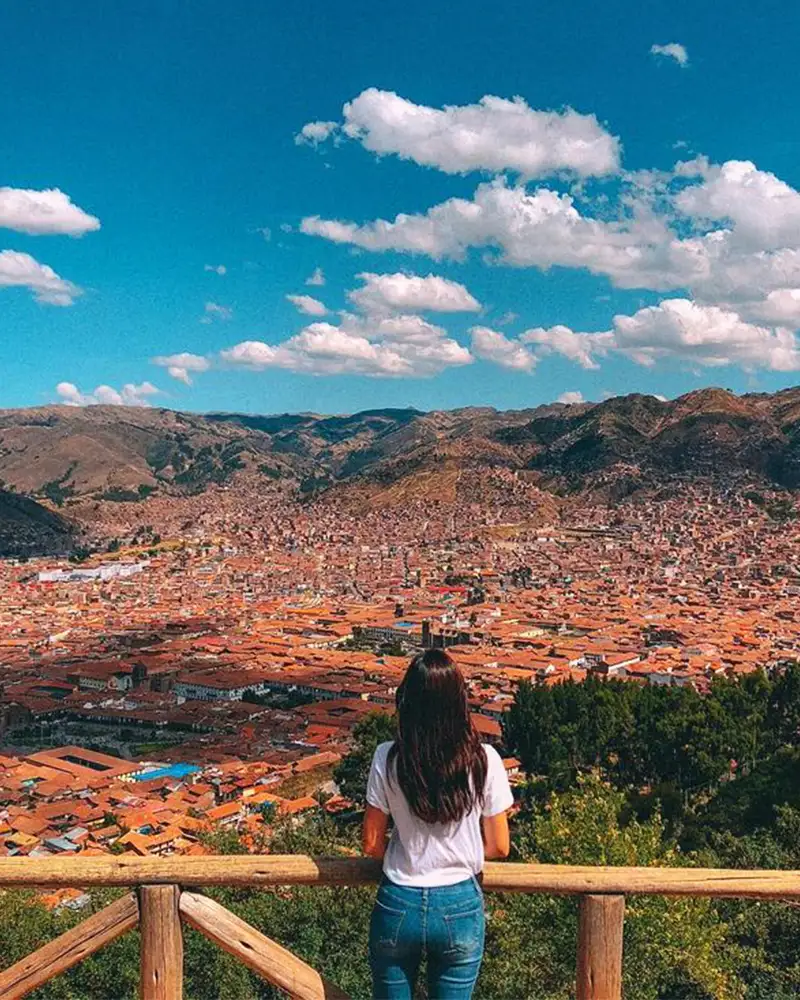 Woman in the Cristo Blanco viewpoint in Cusco | TreXperience Woman in the Cristo Blanco viewpoint in Cusco | TreXperience