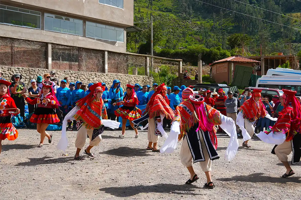 Danza Tipica Huallatas | TreXperience