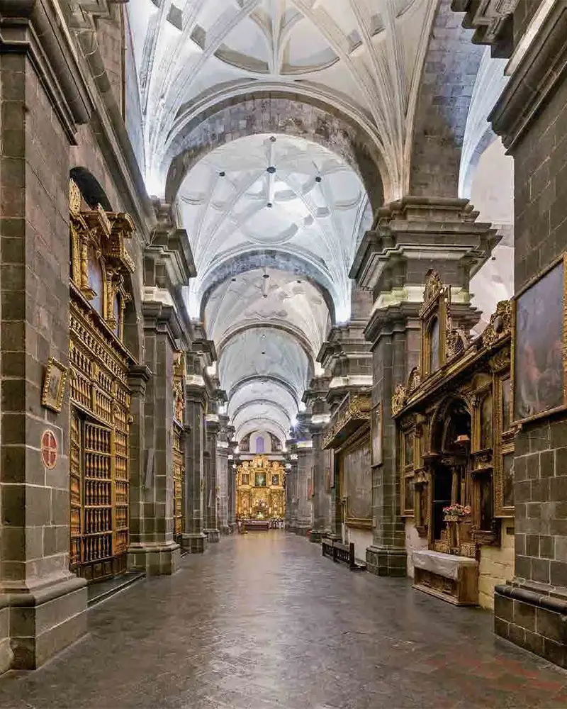 Gospel nave, left side, of Cusco Cathedral