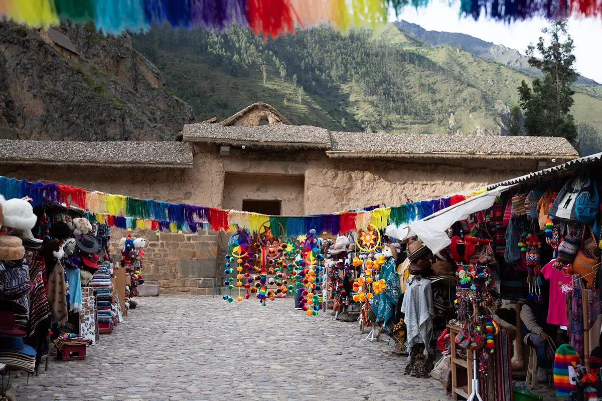 Handicraft market of Ollantaytambo | TreXperience